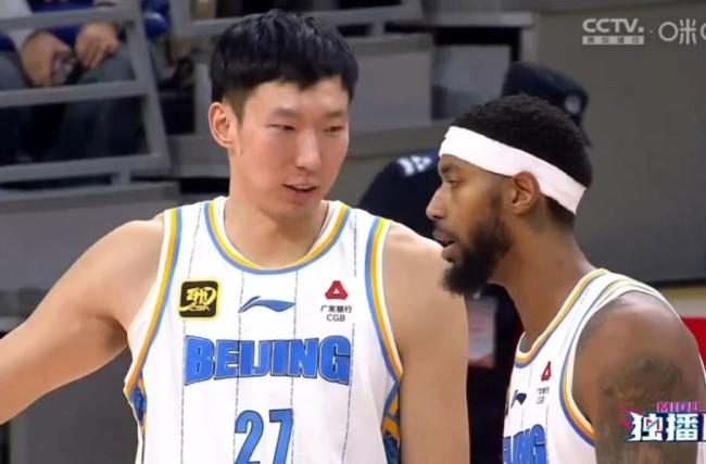 伤情比想象严重！周琦可能要做结膜缝合手术 北京男篮季后赛受影响 内线实力大减