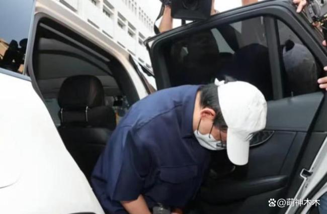 黄子佼案件细节曝光，最小受害女孩仅有十岁被标上真实名字联系方式！