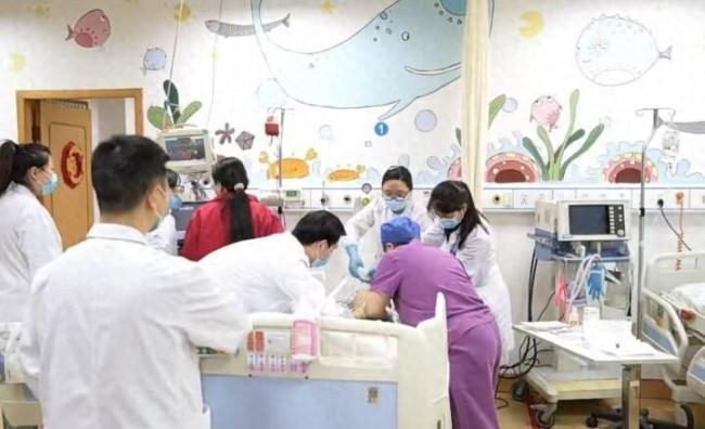 只因一根奶酪棒 2岁男童窒息身亡