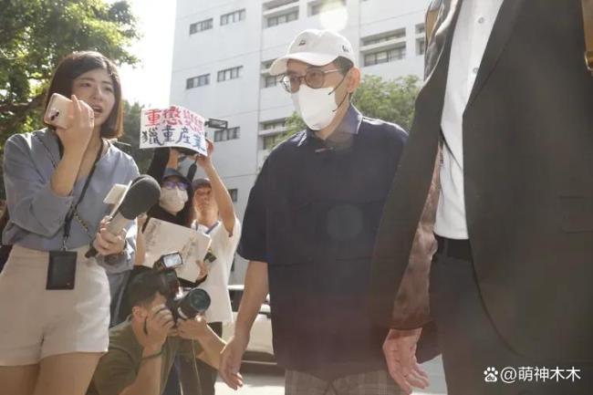 黄子佼案件细节曝光，最小受害女孩仅有十岁被标上真实名字联系方式！