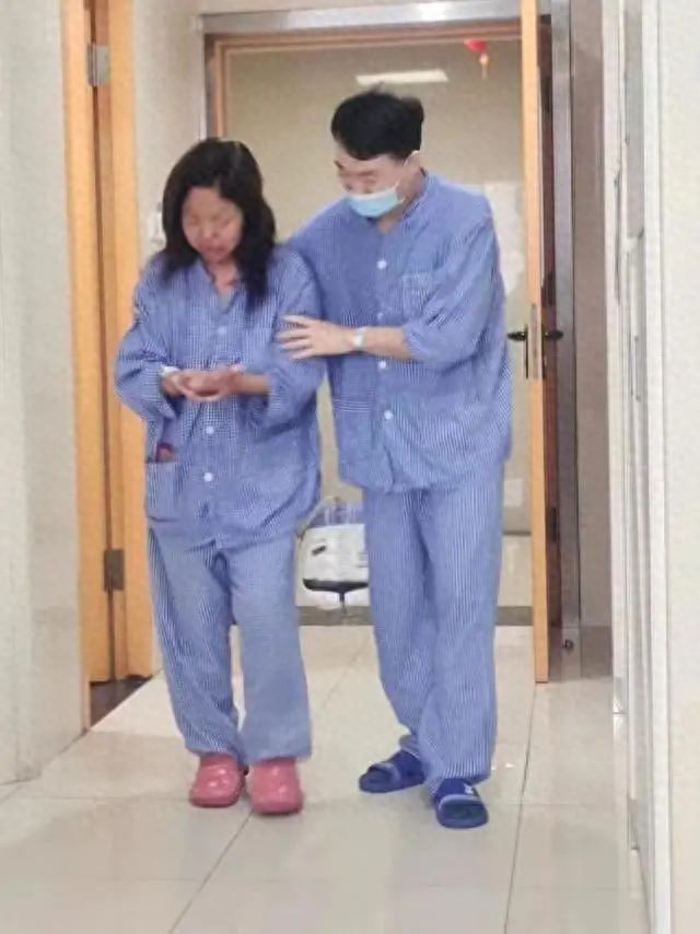 丈夫割肝救妻10月后妻子仍不幸去世