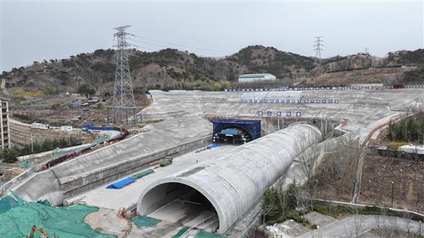 近450平米超过篮球场：亚洲最大开挖断面的市政交通隧道全线贯通