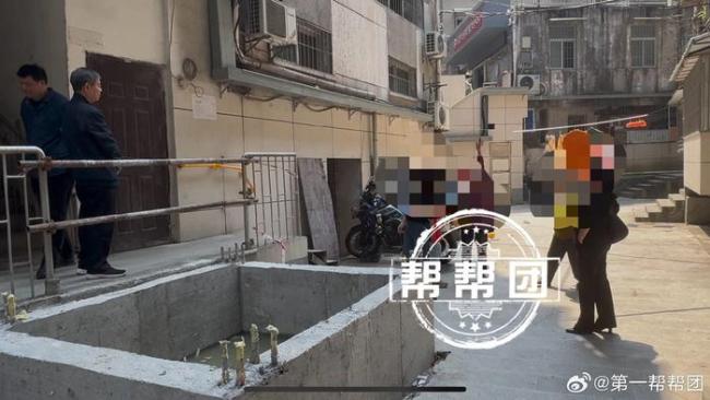 老楼装电梯遭隔壁栋业主反对 邻里争议待解