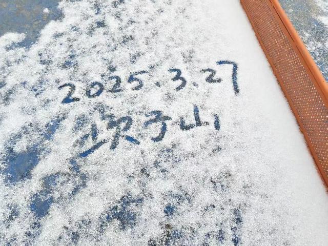 湖北下雪了！网友：比冬天的雪还大