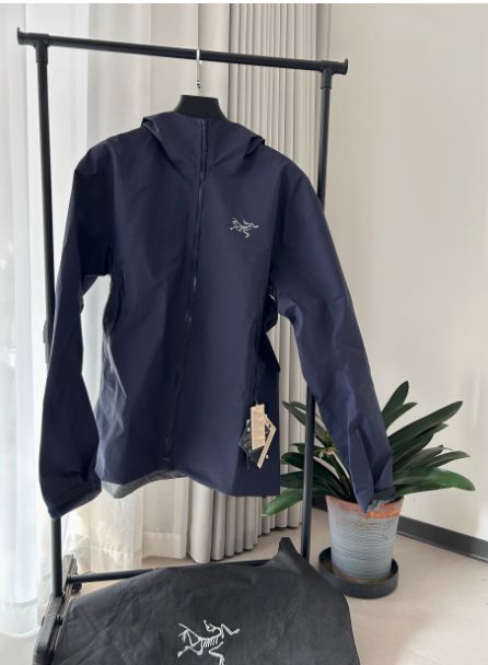 众多防水冲锋衣含有害物质PFAS，多家品牌客服回应