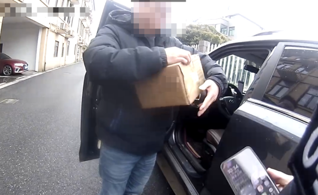 小伙取13万现金给表弟当彩礼，却被警察请进派出所小伙取13万现金给表弟当彩礼，却被警察请进派出所