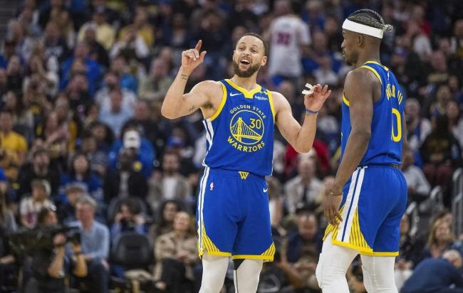 NBA季后赛：库里31 6勇士大胜火箭季后赛开门红 范乔丹格林34中7 双星闪耀力克火箭