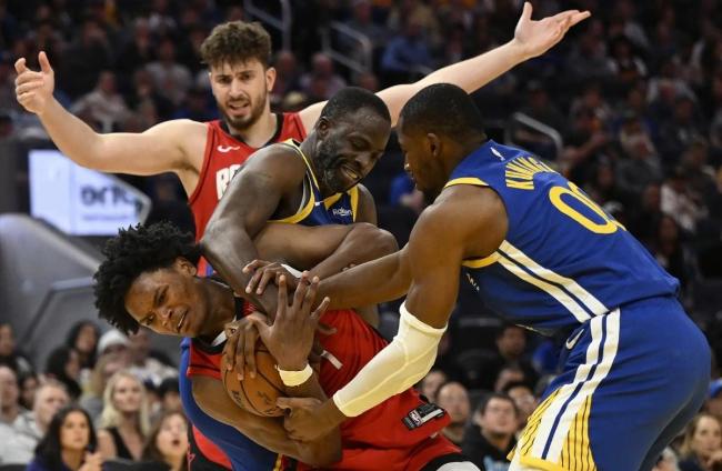 NBA季后赛：库里31 6勇士大胜火箭季后赛开门红 范乔丹格林34中7 双星闪耀力克火箭
