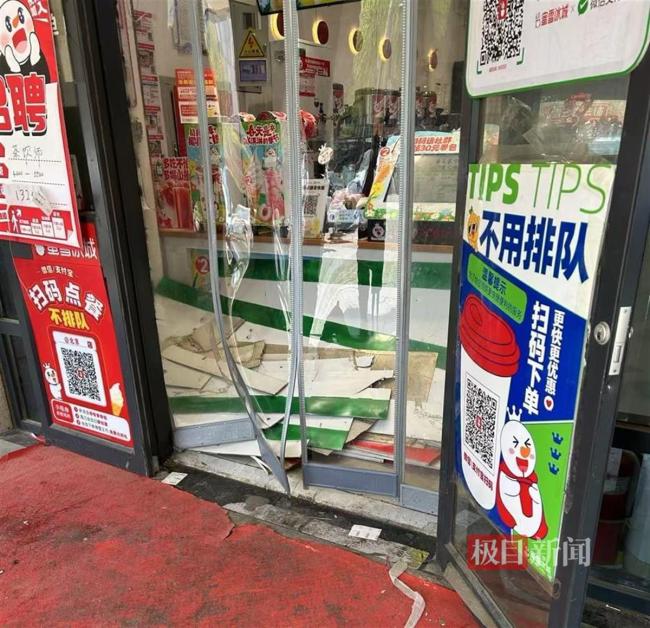 蜜雪冰城回应换回红色招牌 重新换红引发关注