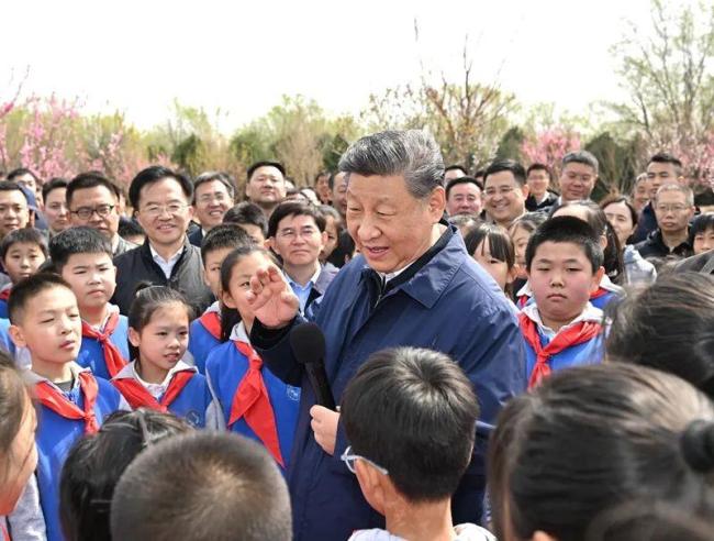 近观“两山”丨写好绿色答卷，总书记强调三个“更加注重”