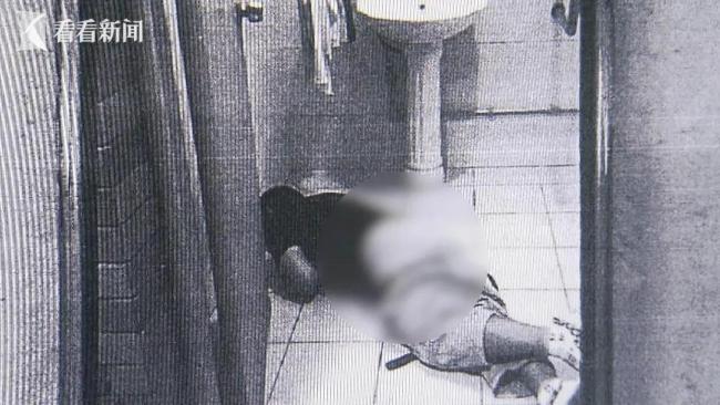 上海一外卖小哥厕所晕倒猝死
