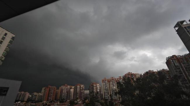 海南两地升级发布雷雨大风橙色预警