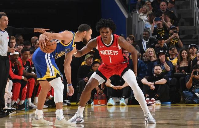 NBA季后赛：库里31 6勇士大胜火箭季后赛开门红 范乔丹格林34中7 双星闪耀力克火箭