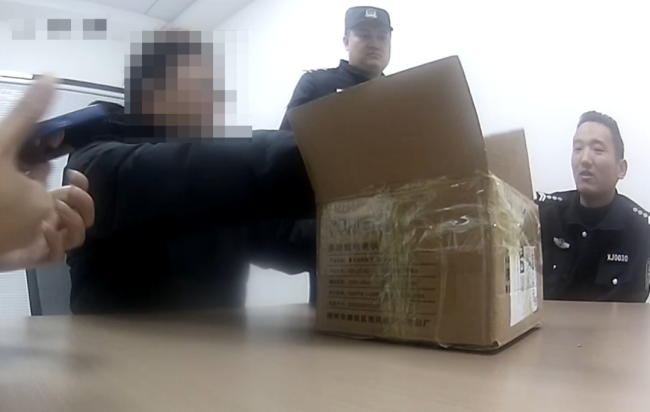 小伙取13万现金给表弟当彩礼，却被警察请进派出所小伙取13万现金给表弟当彩礼，却被警察请进派出所
