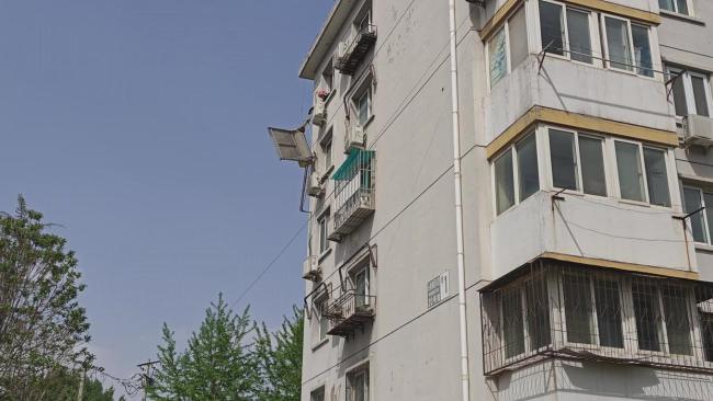 热水器悬空后消防员紧急处置