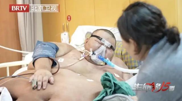 718.8斤男子刷新中国第一胖纪录,55天减重230斤