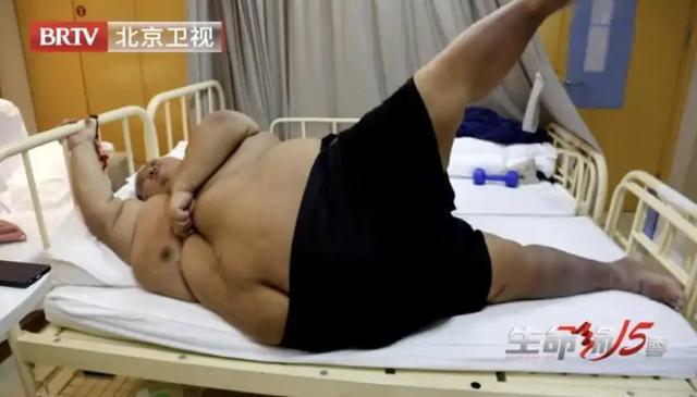 718.8斤男子刷新中国第一胖纪录,55天减重230斤