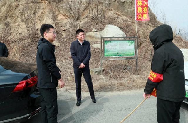 他们拦下了市委书记的车