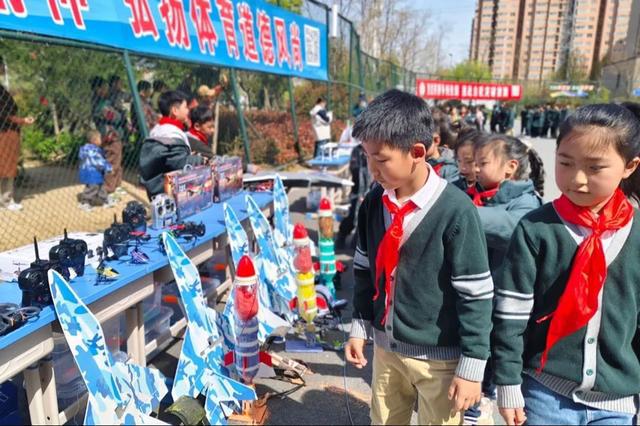 郑州市二七区漓江路小学：科技“童”行，创新有我
