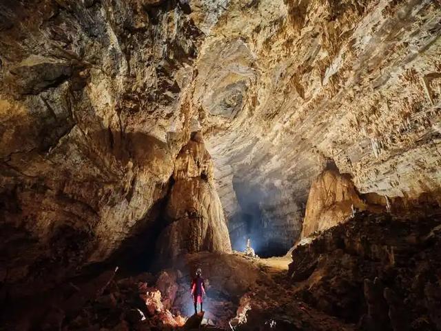 贵州深山4.8亿年“地下水晶宫”,被一条引水涵洞意外启封