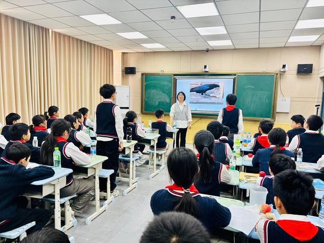 “领雁”领航？ “微光”聚芒！嵩山路学校巧用标杆示范引领