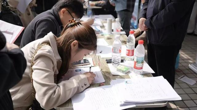 濮阳市医疗卫生单位赴新乡医学院揽才吸引超百万人线上围观
