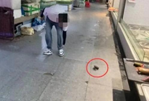 “买鱼不让杀是闹事”！鱼贩殴打顾客，当地：行拘12天