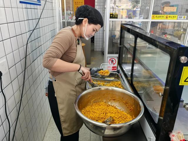 首场直播销售额超50万！肥娟夫妇：曾拒绝6位数广告，但后续会有商业行为