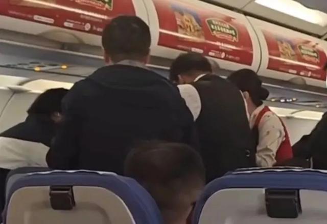 乘客冲突咬伤空姐致航班延误？深航回应