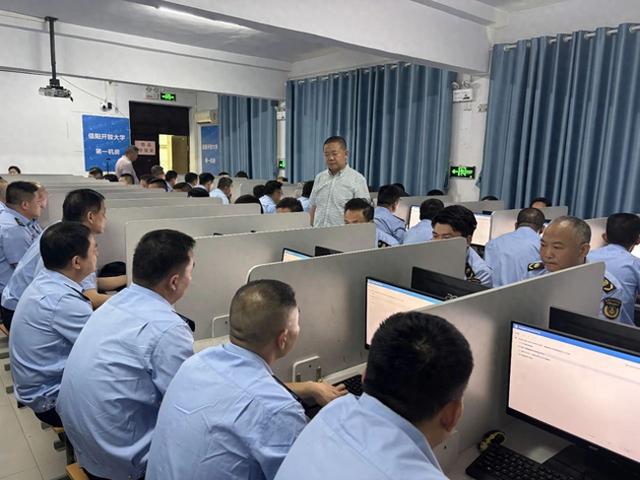 信阳市交通运输执法部门：以考促学强本领 以学促行提效能