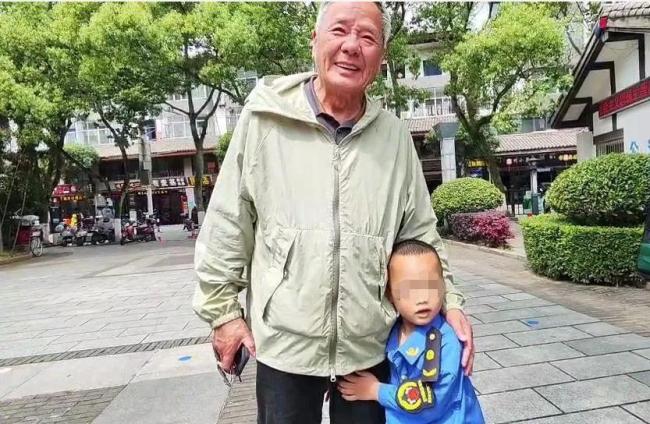 幼儿园保安旅游2天连救6人 英勇事迹感动众人