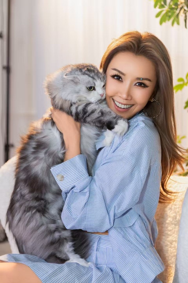 王蓉：会把这段时间的心情写进新歌 再续舞台缘