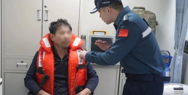 中国海警成功救助8名外籍遇险渔民 韩方向中方致谢