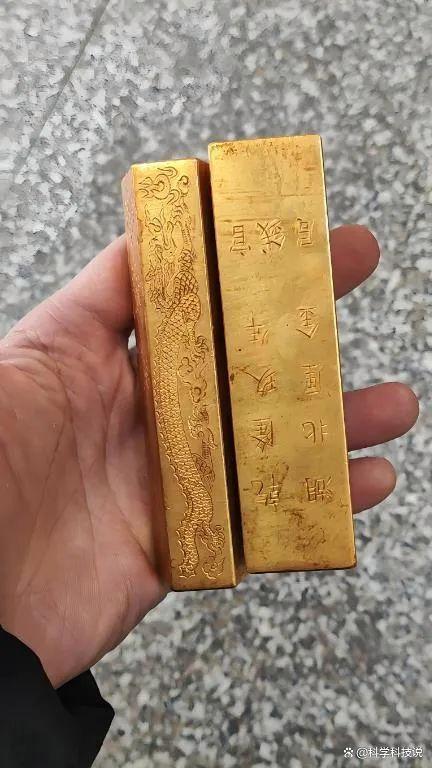 男子梦到去世母亲藏金条砸墙