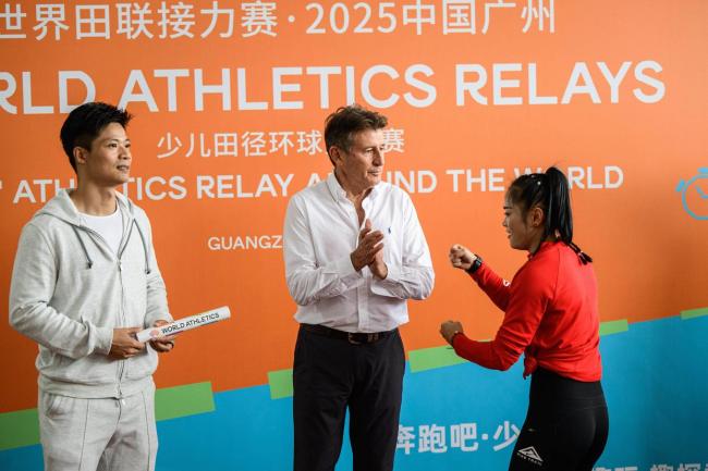 世界田联主席点赞广州体育氛围 市民热情观赛感动主席