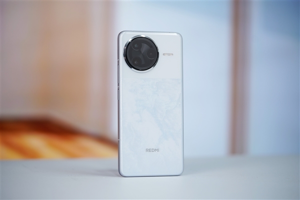 天玑9400+直屏水桶机！REDMI K80至尊版规格出炉：独显双芯、IP68等拉满