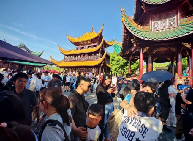 五一湖南岳阳文旅上演三连跳增长 景区人气爆棚