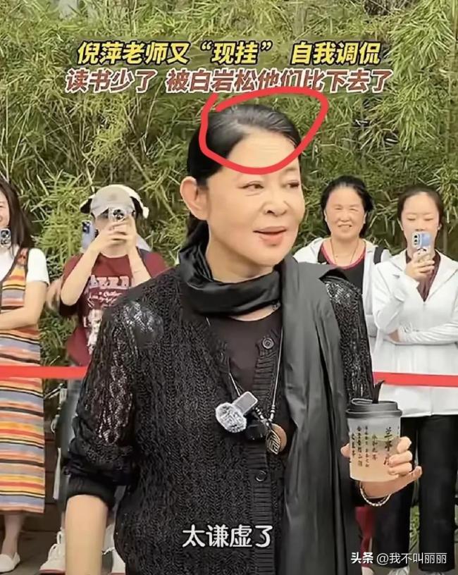 倪萍现身杭州头顶白发明显 优雅自信不惧岁月