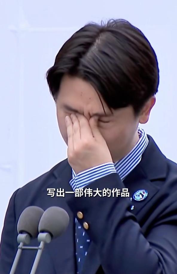 媒体评作家获奖谈已故女友 深情告白触动人心