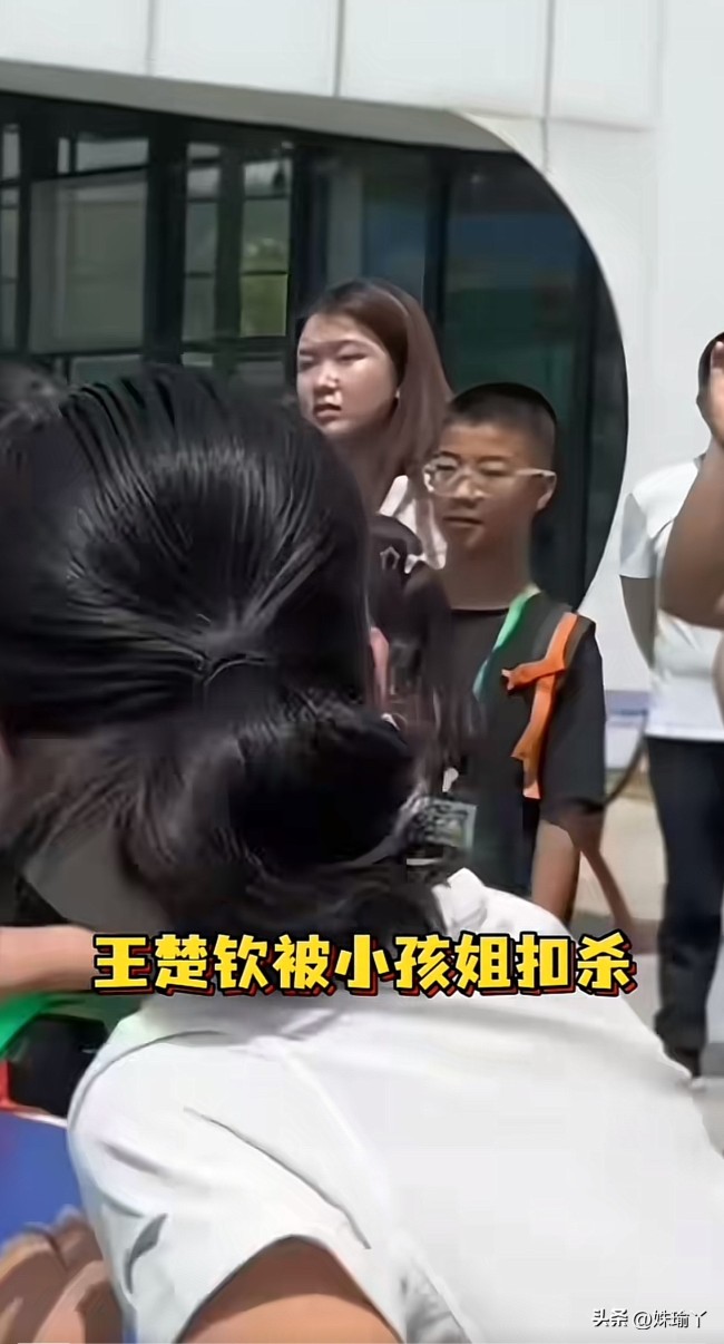 王楚钦被小孩姐扣杀惊出表情包 成都球迷燃起斗志