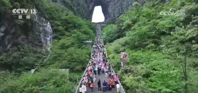 全国文旅市场一片火热 假日出游热情高涨