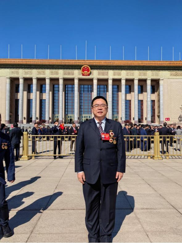 欧洲大停电 中国一电工意外红了