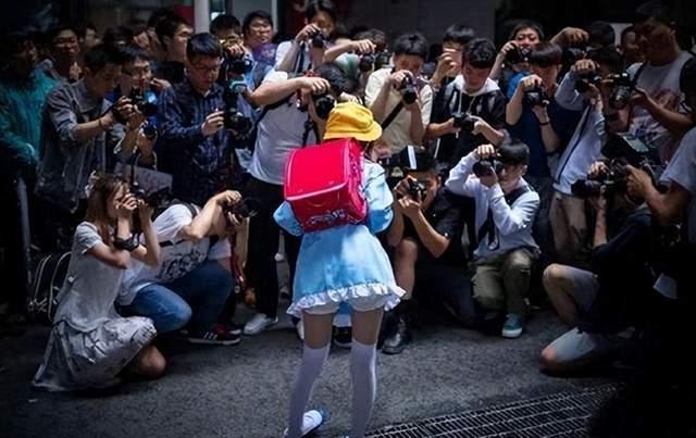 易小星怒喷动漫直播间 未成年被诱导购买成人玩具