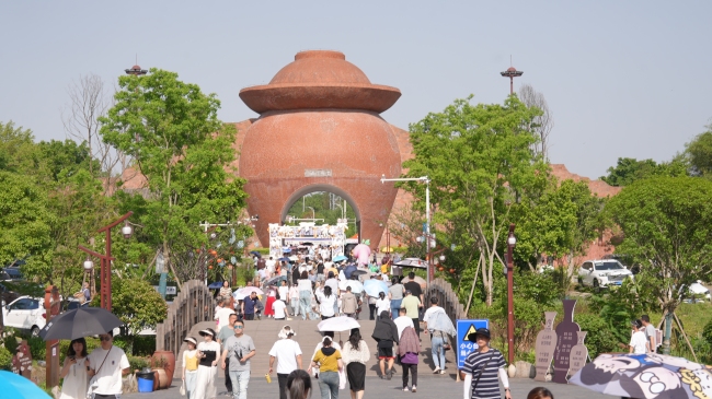 荣昌五一首日游客总数破35万 各大景点迎客流高峰