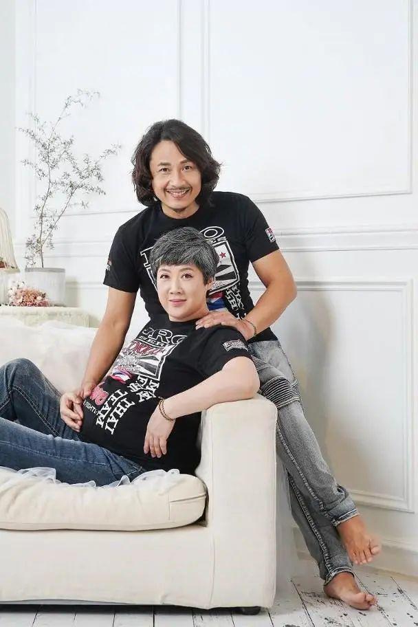 58岁妻子怀二胎！前TVB演员黄泽锋晒照官宣喜讯