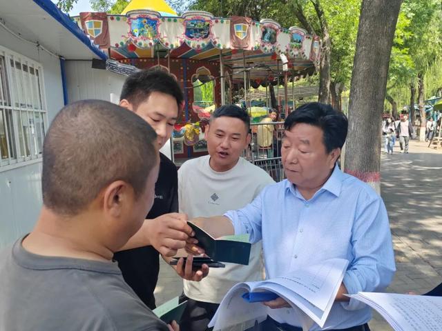 安阳市城管局主要领导调研“五一”安全管理与服务保障工作
