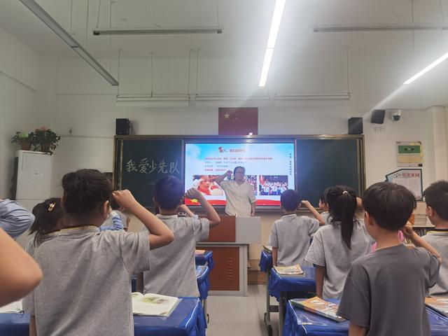 管城回族区星火路小学：红领巾心向党 争做新时代好队员