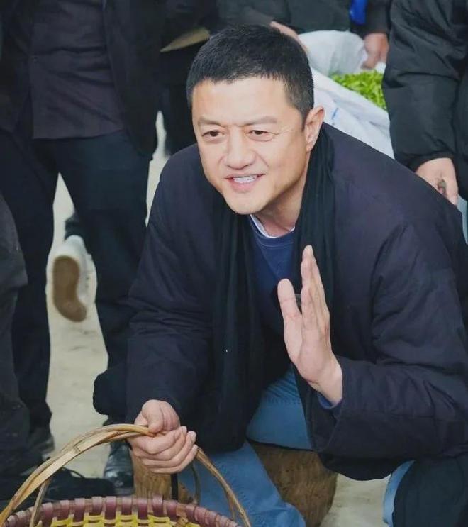 限制高消费，多条股权冻结，李亚鹏持股公司被强执244万