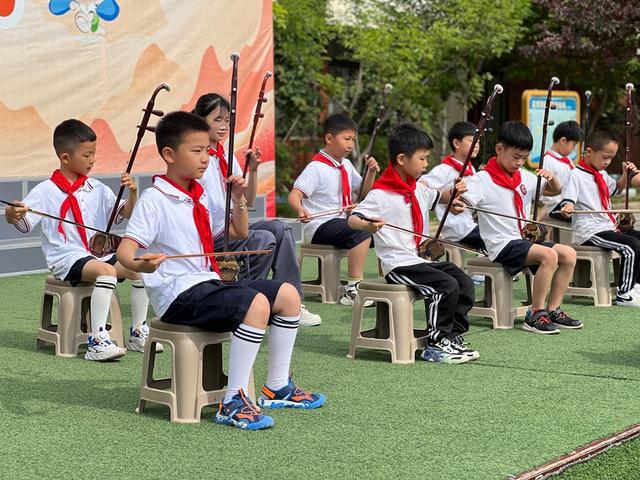 香山小学：童心筑梦展风采 艺彩飞扬庆六一