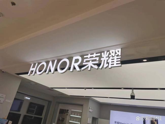 荣耀求“变”：在红海中杀出血路